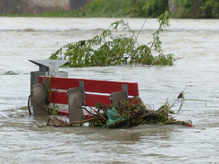 Après les inondations, curer les cours d’eau fait débat